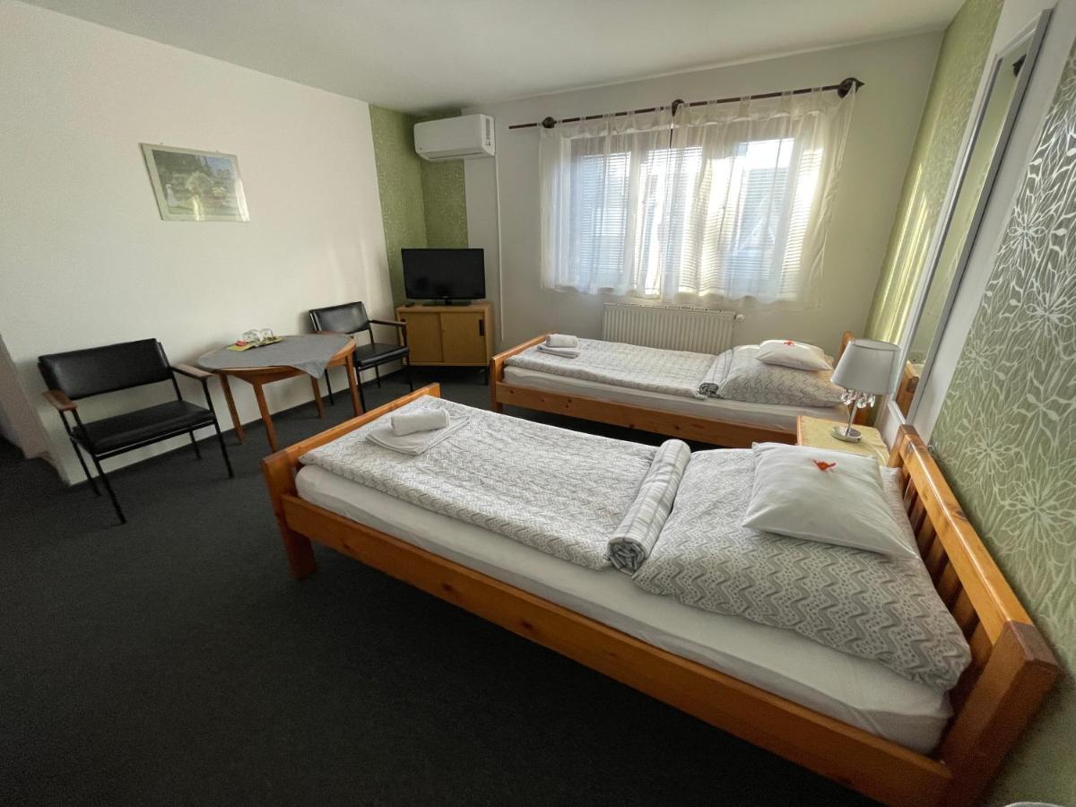 Hot-L Mini Otel Kanije Dış mekan fotoğraf