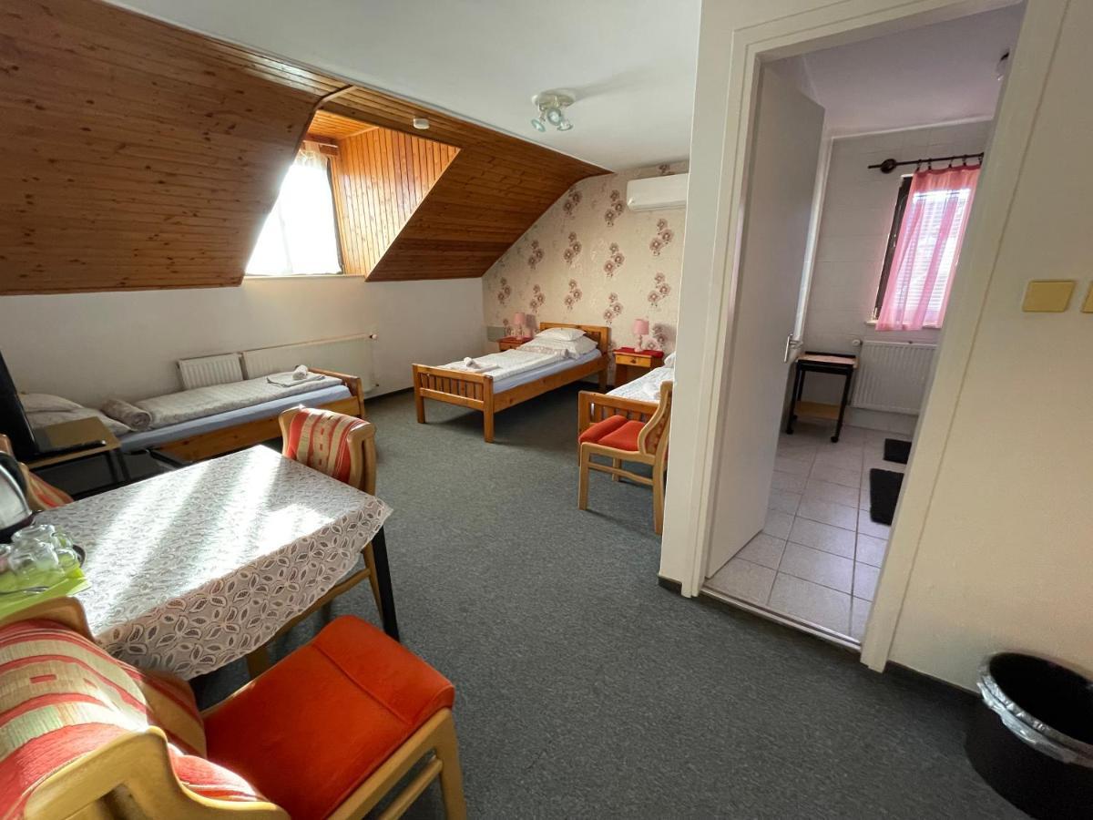 Hot-L Mini Otel Kanije Dış mekan fotoğraf