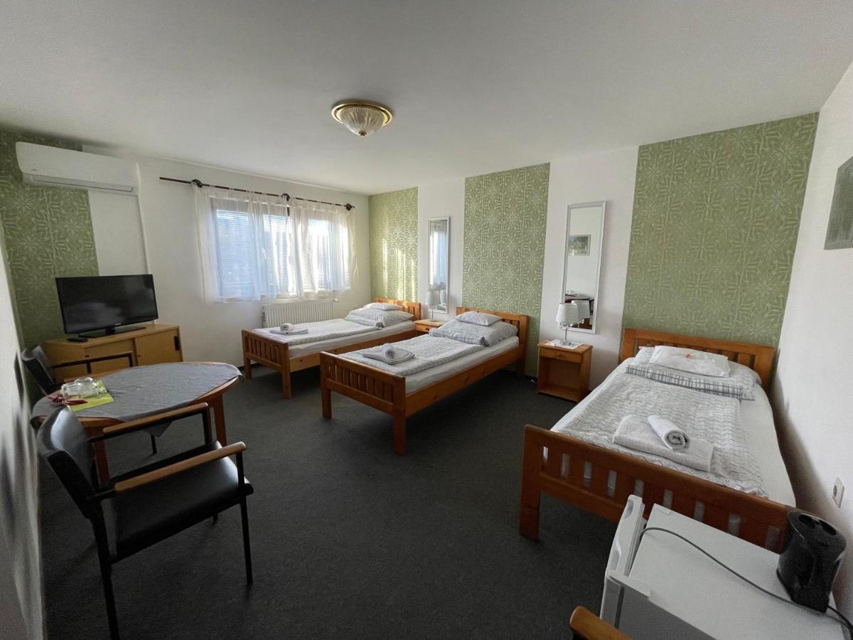 Hot-L Mini Otel Kanije Dış mekan fotoğraf