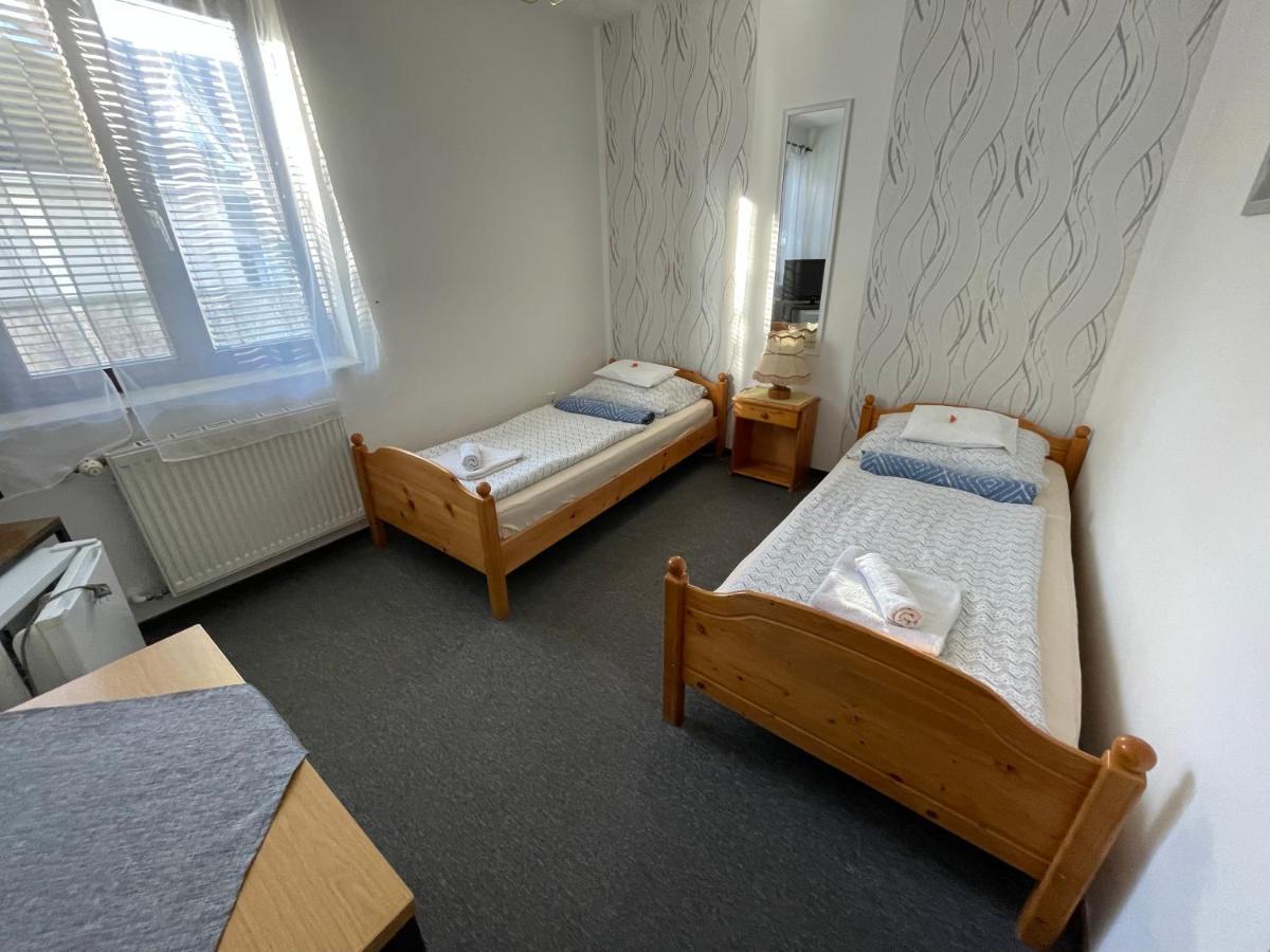 Hot-L Mini Otel Kanije Dış mekan fotoğraf